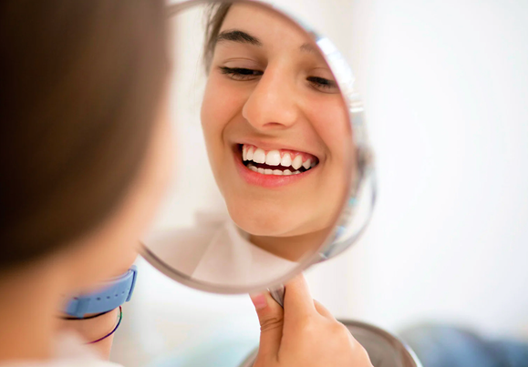 Dentista a Piazzola sul Brenta e Marsango - sorriso allo specchio
